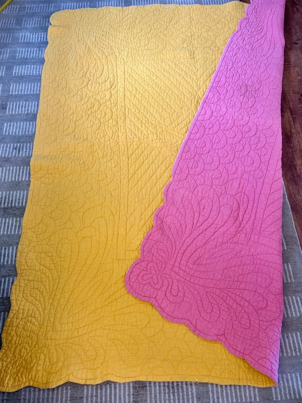 Vintage Reversible Quilt 78x63 Pink Yellow Scalloped Edge